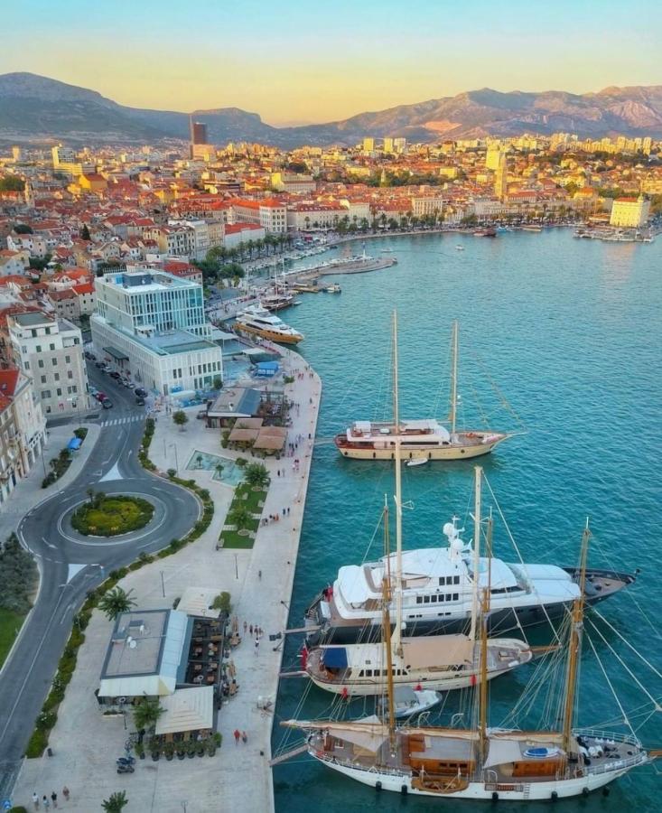 Luna Modern Sea View Split